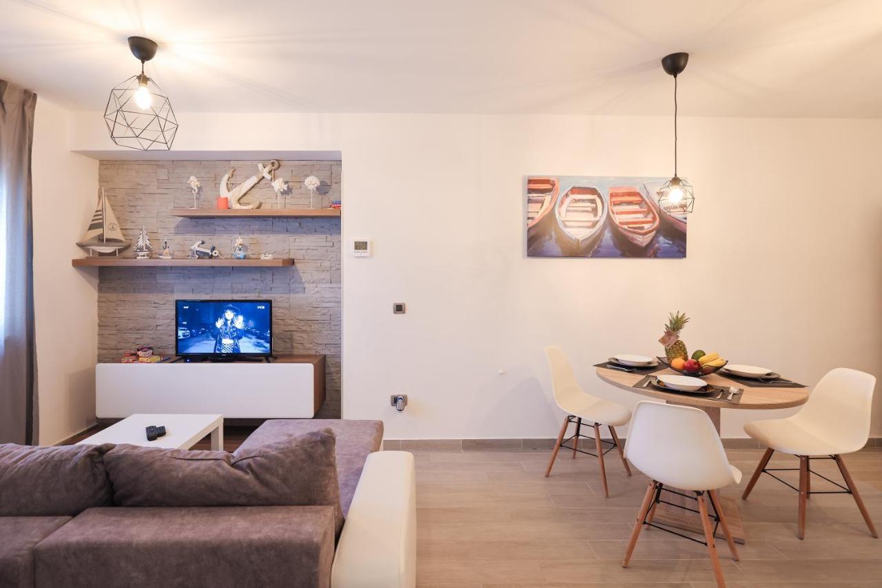 Coco Apartment Пировац Екстериор снимка
